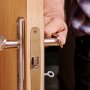 Когда требуется регулировка входной металлической двери и как это делать