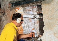 Как сделать дверной проем в кирпичной или бетонной стене
