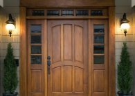 Разновидности входных деревянных дверей для частного дома