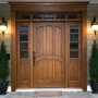 Разновидности входных деревянных дверей для частного дома