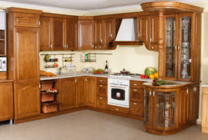 кухонные гарнитуры из древесного массива