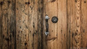 Как выбрать входные деревянные двери
