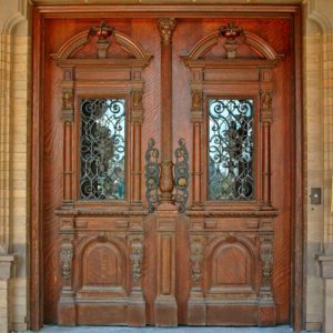 Красивые деревянные двери