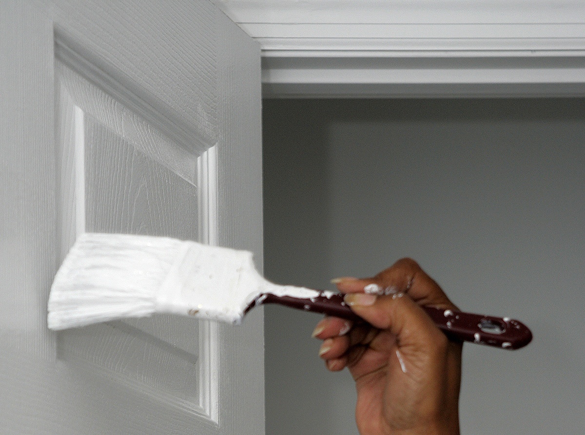 Как покрасить дверь: как перекрасить межкомнатные дверив белый цвет